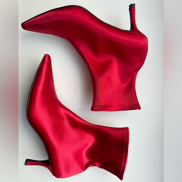 SENSO Red Heeled Boots with Sleek Satin Finish - Picture 1 of 2